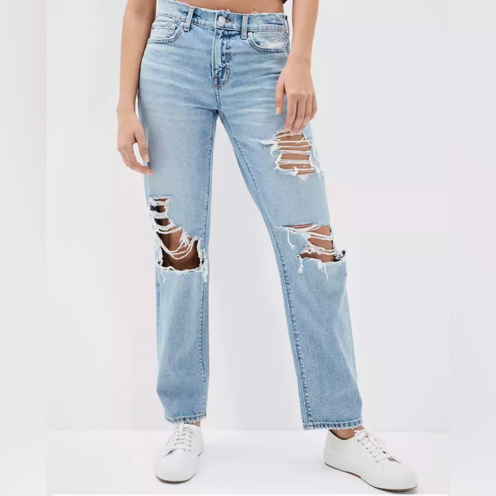 American Eagle 90’s straight distressed jeans in size 0